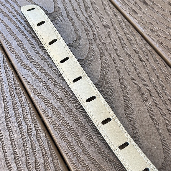 Relic by fossil black oval cut out skinny belt with silver buckle - Picture 9 of 9